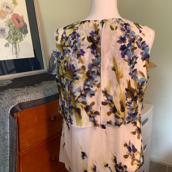 St. John Floral Blouse: Medium - Picture 2 of 4